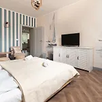 Two Bedroom Apartment 3City With Balcony In Gdansk By Noclegi Renters