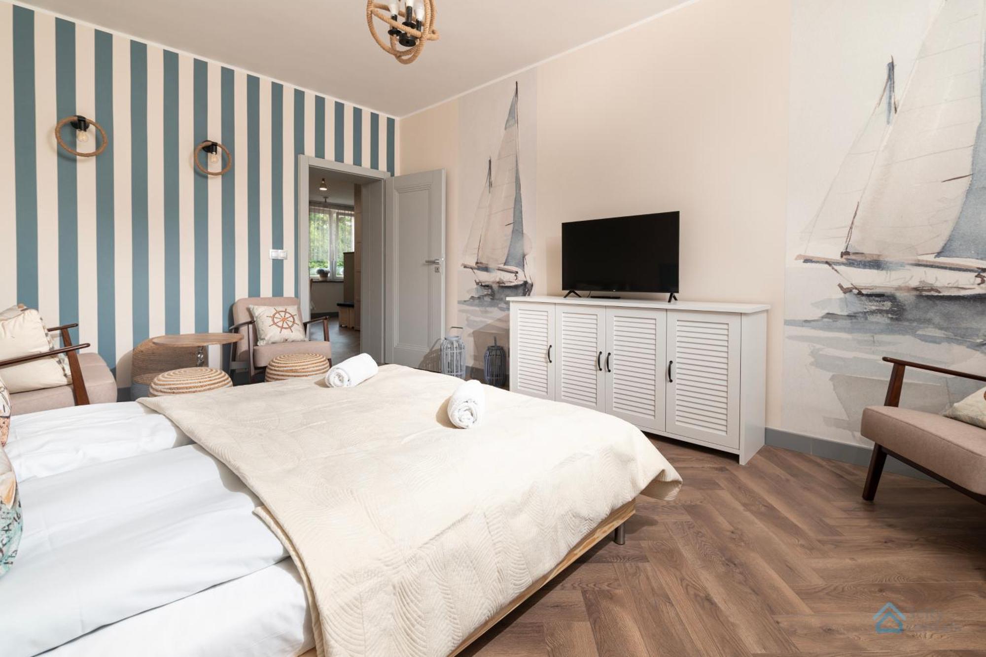 Two Bedroom 3city With Balcony In By Renters Apartment *